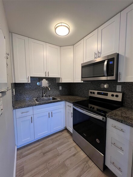 2016 NE 17th Ct Unit 12, Fort Lauderdale, FL 33305