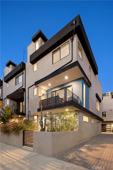 922 N Ridgewood Place, Los Angeles, CA 90038