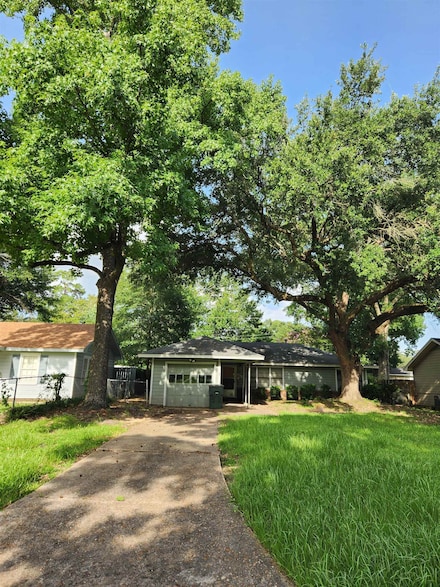 970 Peyton Dr, Beaumont, TX 77706