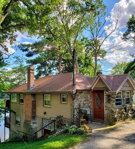 76 Dudley Rd, Wayland, MA 01778