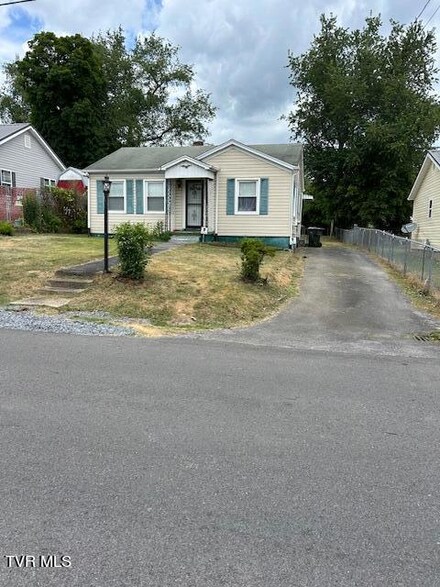 2445 Bradley St, Bristol, VA 24201