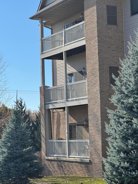 223 Fifth St Unit 213, Hartford, WI 53027