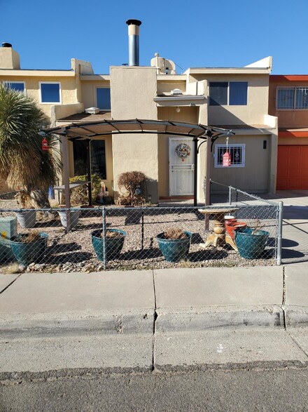207 Shawnee Ct SE, Albuquerque, NM 87108