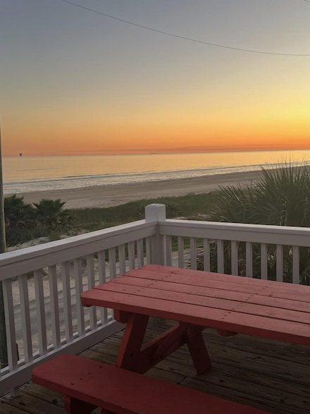 1965 Avenue J, Bolivar Peninsula, TX 77650