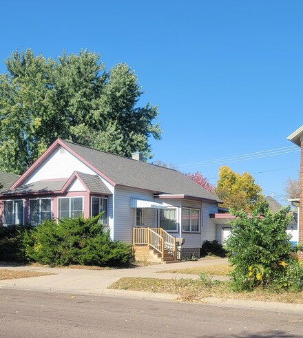 456 E Sanborn St, Winona, MN 55987