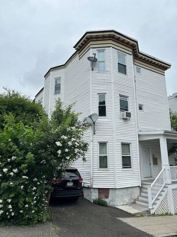 47 Alpha Rd, Dorchester Center, MA 02124