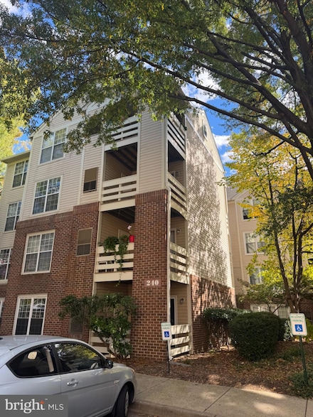 240 S Reynolds St Unit 304, Alexandria, VA 22304