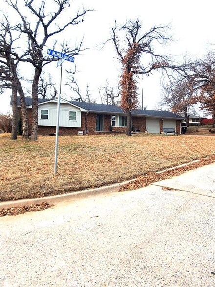 2832 Mcmillan Cir, Bethany, OK 73008