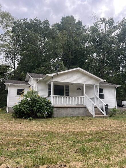 11205 Old Highway 52, Westmoreland, TN 37186