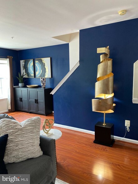 9820 Berrywood Ct, Springdale, MD 20774