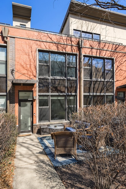 925 N Howe St Unit GU21, Chicago, IL 60610