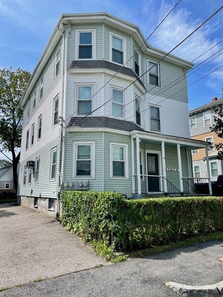 17 Reeves St, Worcester, MA 01607