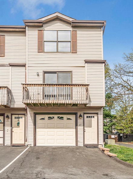 15 Crest St Unit 27, West Haven, CT 06516