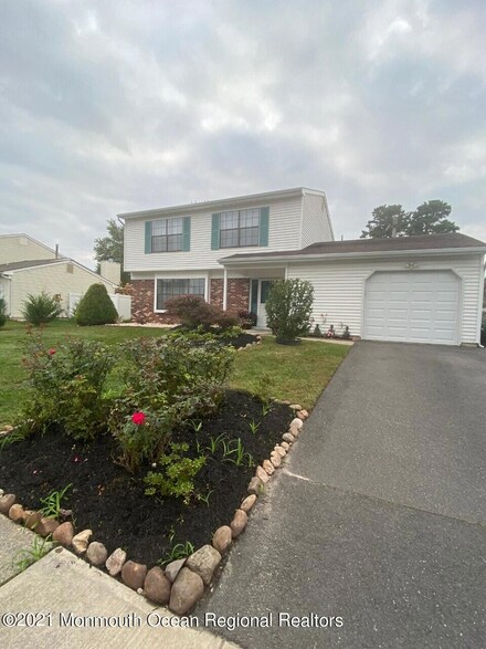 39 Peachstone Rd, Howell, NJ 07731