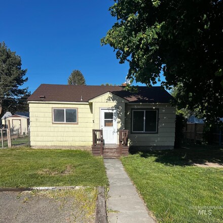 1224 Colorado St, Gooding, ID 83330