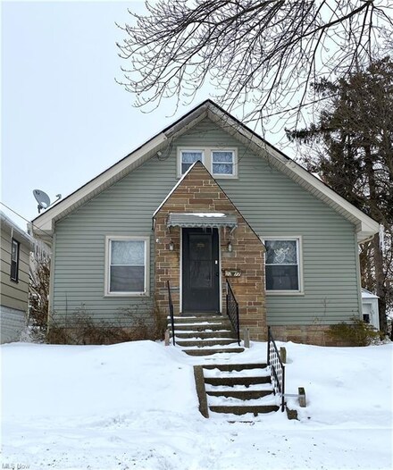 2077 16th St SW, Akron, OH 44314