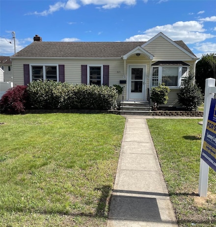 821 10th St, West Babylon, NY 11704