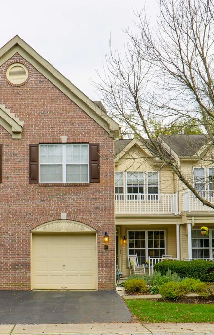 45 Poplar Ln, Holmdel, NJ 07733
