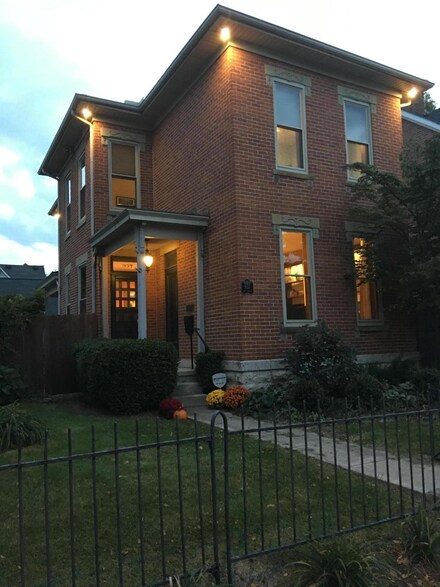 937 Oak St, Columbus, OH 43205