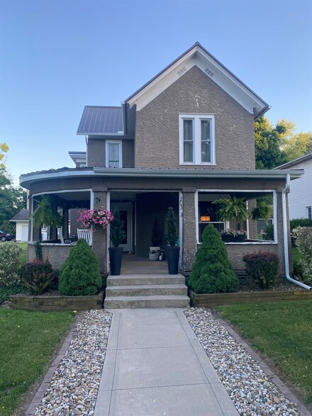 203 W Berry St, Middlebury, IN 46540