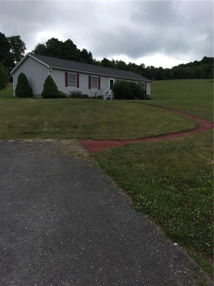 8334 Centerport Rd, Port Byron, NY 13140
