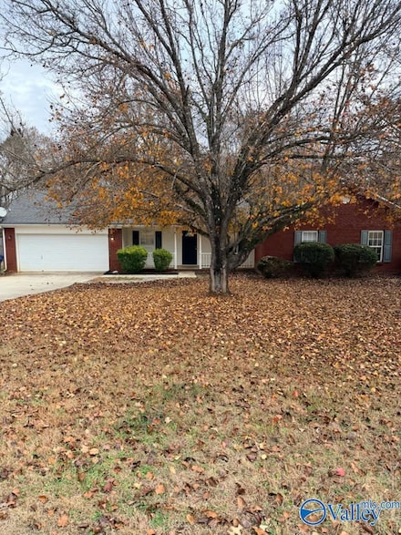 217 Falcon Ridge Dr, Huntsville, AL 35811