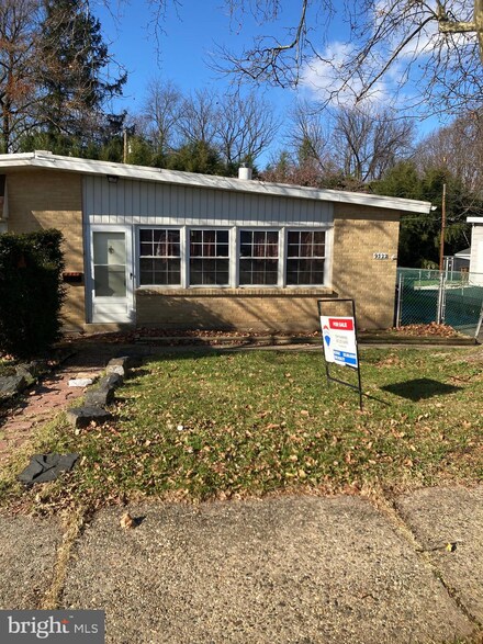 9322 Trout Rd, Philadelphia, PA 19115