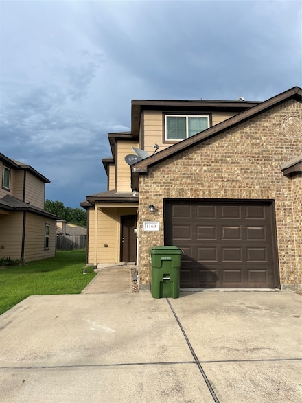 1160 N Colbert St, Dayton, TX 77535