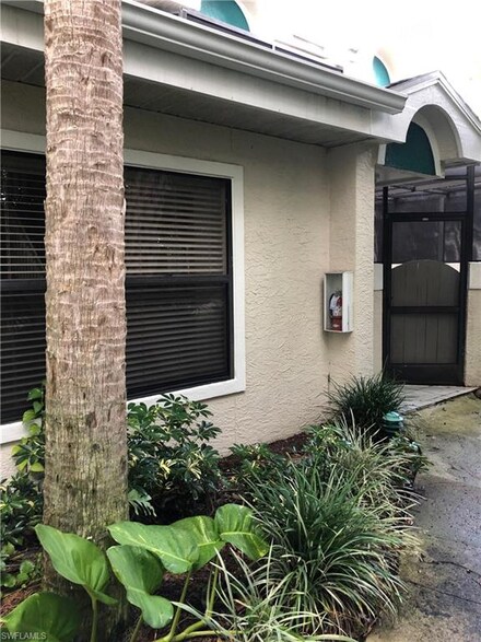 61 Emerald Woods Dr Unit D8, Naples, FL 34108