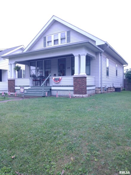 2218 State St, Quincy, IL 62301