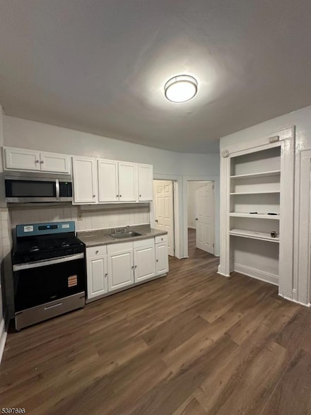 10 Mass Ct, Passaic, NJ 07055