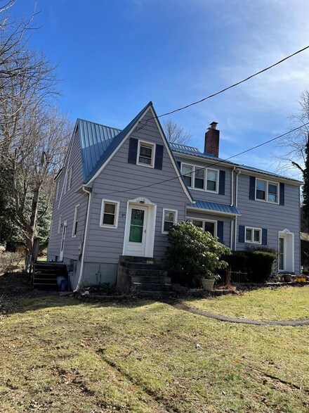1312 Heatherwood Rd, Bluefield, WV 24701