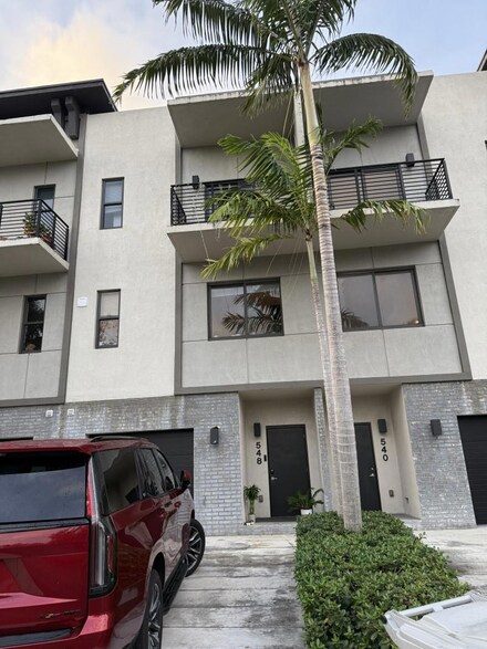 548 SE 1st Cir, Pompano Beach, FL 33060