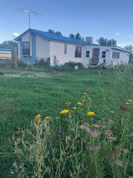 10 Private Dr, Velarde, NM 87582