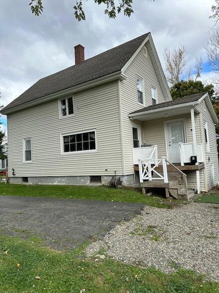 25 Bates St, Bangor, ME 04401