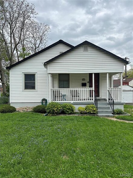 3608 Saint Marguerite Ln, Saint Ann, MO 63074