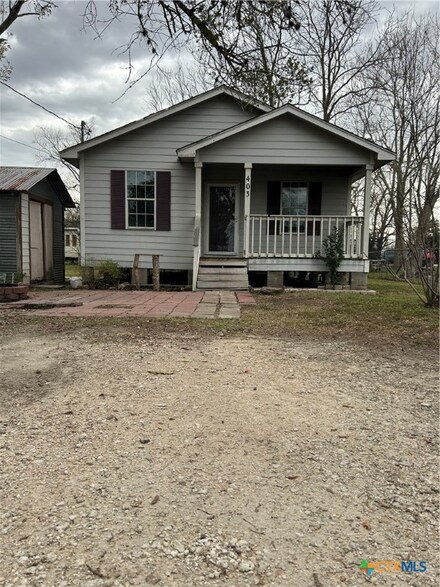 403 Hoover St, Edna, TX 77957