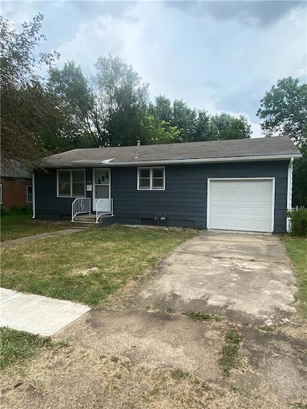 404 E Colorado St, Windsor, MO 65360