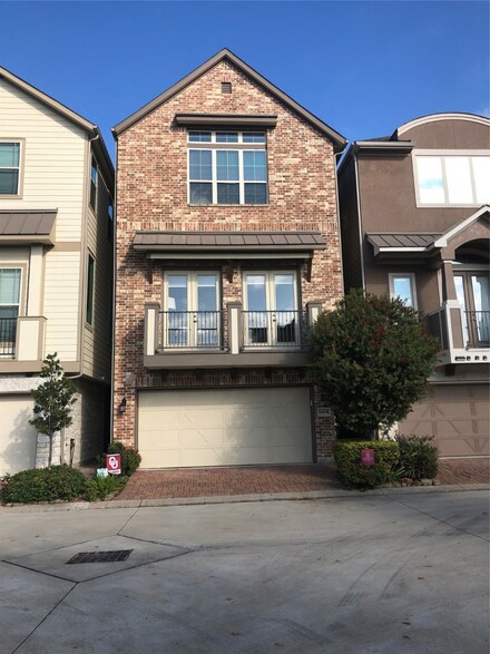 8406 Oak Leaf Point Dr, Houston, TX 77055