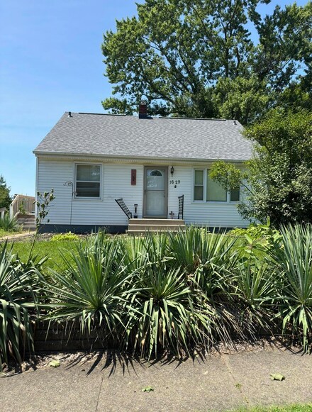 1629 Elkerton Ave, Kalamazoo, MI 49048