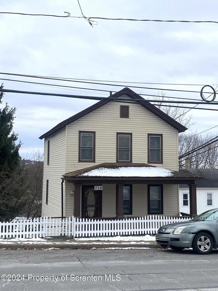 718 Maple St, Scranton, PA 18505
