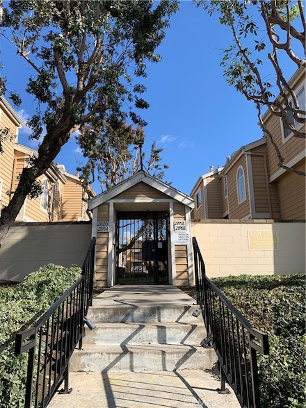 21968 Belshire Ave, Hawaiian Gardens, CA 90716