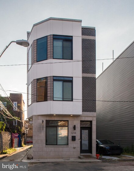 1210 N Pennock St, Philadelphia, PA 19121