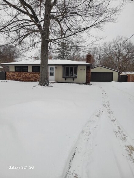 15064 Deremo Ave, Grand Haven, MI 49417