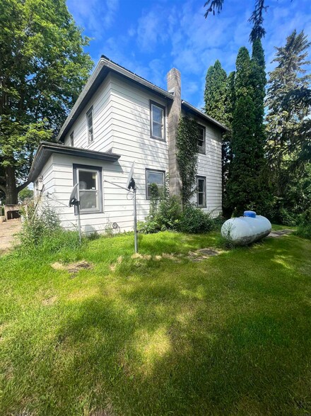 24312 Froelich Rd, Farmersburg, IA 52047