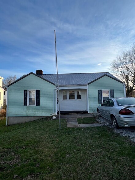 127 Charles St, Sardinia, OH 45171
