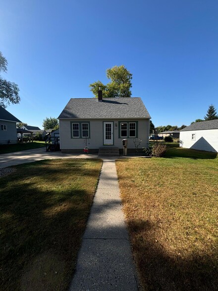 205 17th St N, Benson, MN 56215