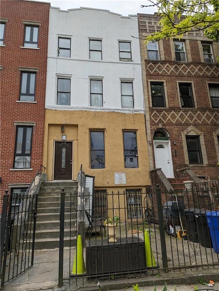 50 Vernon Ave, Brooklyn, NY 11206