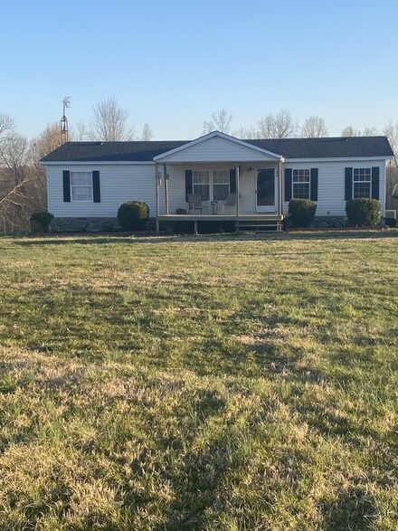 4445 Highland Rd, Lafayette, TN 37083