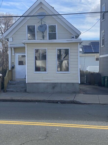 301 Chestnut St, Lynn, MA 01902